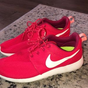 Women’s Nike Roshes